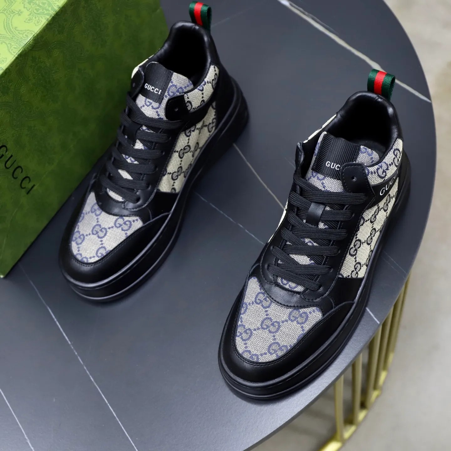 Ex-factory price: 442💰🙅‍♂️🙅‍♂️🙅‍♂️ Brand: GUCCI Standard code: 38-44 (45 customized) Grade: Same as the official website Material: Original cowhide material spliced with brand cloth Comfortable and breathable lining Lightweight and wear-resistant sports outsole Style category: Men's fashionable casual shoes Running sports shoes Distinguished luxury brand elements Top luxury color: actual picture color